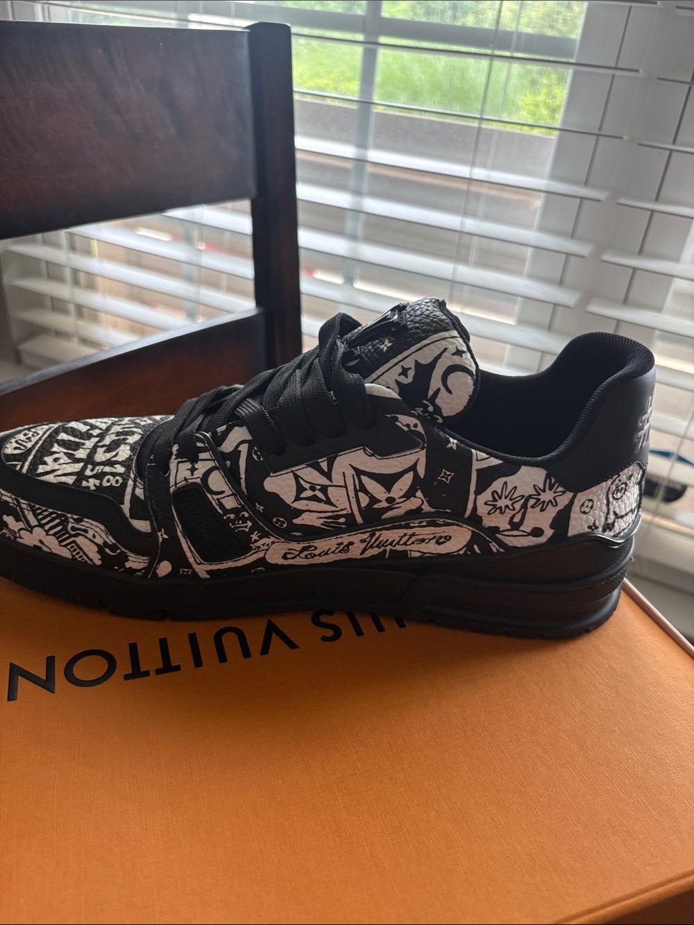 Louis Vuitton Trainers Comic Motifs Black White SS23 LV Size 9.5 - Picture 4 of 9